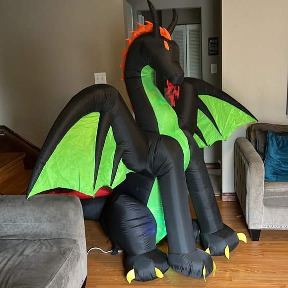 Halloween Gemmy 7.5 ft Project swirling color
Inflatable, yard decor prop - Picture 3 of 8